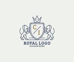 modèle initial de logo ci lettre lion royal luxe dans l'art vectoriel pour le restaurant, la royauté, la boutique, le café, l'hôtel, l'héraldique, les bijoux, la mode et d'autres illustrations vectorielles.