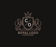 modèle de logo de luxe royal de lion de lettre co initiale dans l'art vectoriel pour le restaurant, la royauté, la boutique, le café, l'hôtel, l'héraldique, les bijoux, la mode et d'autres illustrations vectorielles.