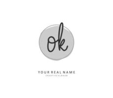 o k D'accord initiale lettre écriture et Signature logo. une concept écriture initiale logo avec modèle élément. vecteur