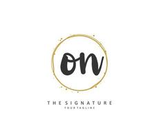 o n sur initiale lettre écriture et Signature logo. une concept écriture initiale logo avec modèle élément. vecteur