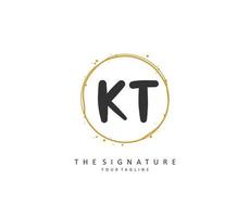 k t kt initiale lettre écriture et Signature logo. une concept écriture initiale logo avec modèle élément. vecteur