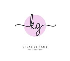 kg initiale lettre écriture et Signature logo. une concept écriture initiale logo avec modèle élément. vecteur