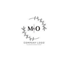 initiale mo des lettres magnifique floral féminin modifiable premade monoline logo adapté pour spa salon peau cheveux beauté boutique et cosmétique entreprise. vecteur