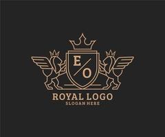 initiale eo lettre Lion Royal luxe héraldique, crête logo modèle dans vecteur art pour restaurant, royalties, boutique, café, hôtel, héraldique, bijoux, mode et autre vecteur illustration.