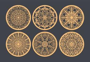 le parfait mariage favoriser laser Couper dessous de verre pour votre invités, vecteur ensemble de mandalas. décoratif rond ornements.