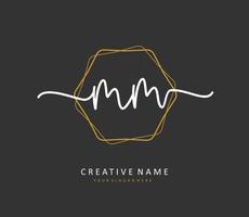 m mm initiale lettre écriture et Signature logo. une concept écriture initiale logo avec modèle élément. vecteur