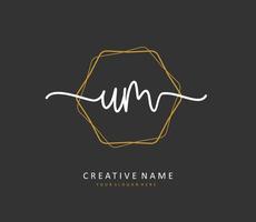 u m euh initiale lettre écriture et Signature logo. une concept écriture initiale logo avec modèle élément. vecteur