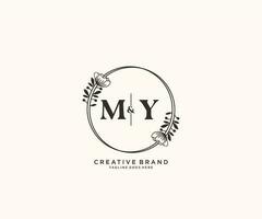 initiale mon des lettres main tiré féminin et floral botanique logo adapté pour spa salon peau cheveux beauté boutique et cosmétique entreprise. vecteur