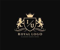 initiale iu lettre Lion Royal luxe héraldique, crête logo modèle dans vecteur art pour restaurant, royalties, boutique, café, hôtel, héraldique, bijoux, mode et autre vecteur illustration.