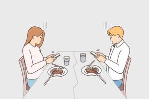 couple asseoir à table en mangeant distraits à social médias utilisation téléphones portables. homme et femme ayant dîner intoxiqué à les smartphones éviter communication. vecteur illustration.