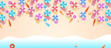 Haut vue plage Contexte avec parapluies, des balles, nager anneau, des lunettes de soleil, planche de surf et mer. aérien vue de été plage vecteur illustration