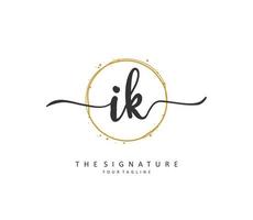 je k je initiale lettre écriture et Signature logo. une concept écriture initiale logo avec modèle élément. vecteur