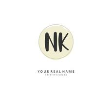 n k nk initiale lettre écriture et Signature logo. une concept écriture initiale logo avec modèle élément. vecteur