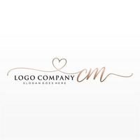 initiale cm féminin logo collections modèle. écriture logo de initiale signature, mariage, mode, bijoux, boutique, floral et botanique avec Créatif modèle pour tout entreprise ou entreprise. vecteur