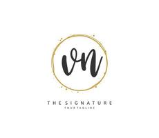 v n vn initiale lettre écriture et Signature logo. une concept écriture initiale logo avec modèle élément. vecteur