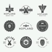 ensemble de ancien Bière et pub logos, Étiquettes et emblèmes avec bouteilles, houblon, blé et conception éléments vecteur
