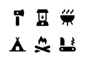 ensemble simple d'icônes solides vectorielles liées au camping. contient des icônes comme hachette, tente, feu de joie, couteau et plus encore.
