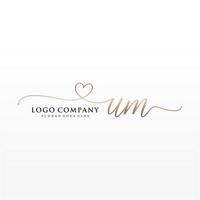 initiale euh féminin logo collections modèle. écriture logo de initiale signature, mariage, mode, bijoux, boutique, floral et botanique avec Créatif modèle pour tout entreprise ou entreprise. vecteur