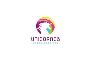 Logo de la licorne colorée vecteur