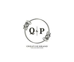 initiale qp des lettres main tiré féminin et floral botanique logo adapté pour spa salon peau cheveux beauté boutique et cosmétique entreprise. vecteur