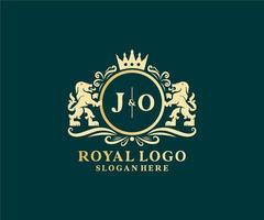 modèle de logo de luxe royal lion lettre initiale jo dans l'art vectoriel pour le restaurant, la royauté, la boutique, le café, l'hôtel, l'héraldique, les bijoux, la mode et d'autres illustrations vectorielles.