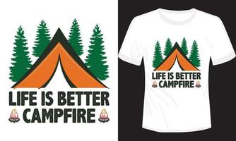 la vie est mieux feu de camp Montagne aventure T-shirt conception vecteur illustration