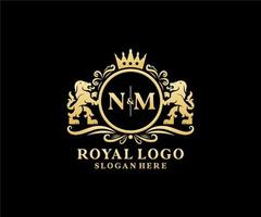 modèle initial de logo de luxe nm lettre lion royal dans l'art vectoriel pour le restaurant, la royauté, la boutique, le café, l'hôtel, l'héraldique, les bijoux, la mode et d'autres illustrations vectorielles.