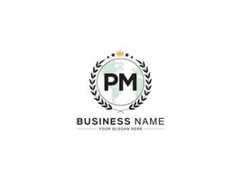 minimaliste pm logo icône, Créatif pm luxe couronne lettre logo conception vecteur
