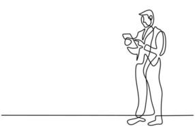 Un dessin au trait continu d'un jeune homme d'affaires debout et transportant un ordinateur portable ou une tablette smartphone sur sa main isolé sur fond blanc. concept d & # 39; excellence du service aux entreprises vecteur