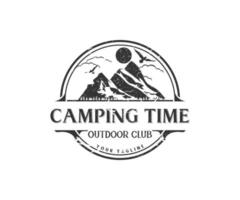 ancien camping et Extérieur aventure emblèmes, logos et badges vecteur