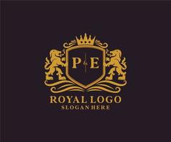 modèle initial de logo pe lettre lion royal luxe dans l'art vectoriel pour le restaurant, la royauté, la boutique, le café, l'hôtel, l'héraldique, les bijoux, la mode et d'autres illustrations vectorielles.