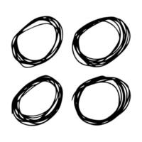 cercles de gribouillis dessinés à la main. ensemble de quatre éléments de conception circulaire rond doodle noir sur fond blanc. illustration vectorielle vecteur