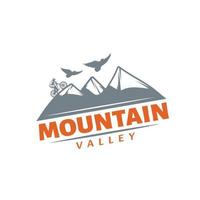 Montagne vallée aventure logo conception vecteur