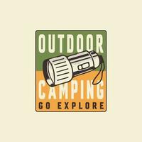 Extérieur camping ancien rétro badge illustration vecteur