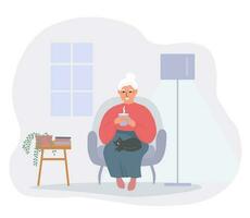 un personnes âgées vieux Dame est séance à Accueil dans une chaise avec une chat sur sa genoux. grand-mère les boissons une chaud boire. vecteur plat graphique.