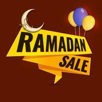 Ramadan vente ruban avec croissant lune et réaliste des ballons sur rougeâtre marron Contexte. La publicité affiche conception. vecteur