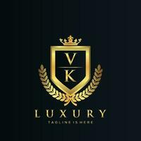 vk lettre initiale avec Royal luxe logo modèle vecteur