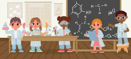 école des gamins dans science laboratoire salle de cours faire chimique test. élèves étude chimie avec gobelets, microscope et tableau noir vecteur scène