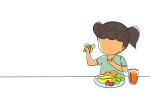 dessin au trait continu fille mangeant des fruits. assis près de la table en train de manger de l'orange. pastèque et banane dans un plateau placé sur la table à la maison. nourriture saine pour les enfants. une ligne dessiner vecteur de conception graphique