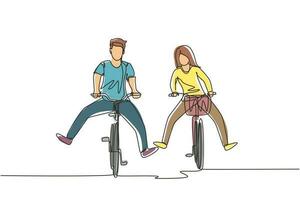 une ligne continue dessinant un jeune couple drôle et heureux à vélo. couple d'adolescents romantique faire du vélo. jeune homme et femme amoureux. heureux couple marié. graphique vectoriel de conception de dessin à une seule ligne