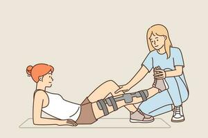 femme avec jambe blessure les usages prestations de service de médecin qui aide dans réhabilitation à traiter fracture. fille mensonges sur tapis avec bandage sur jambe pour concept de réhabilitation après voiture accident ou tomber vecteur