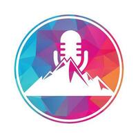 modèle de conception de logo vectoriel de montagne de podcast.