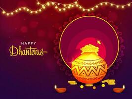 content dhanteras affiche conception avec brillant or pièce de monnaie pot, allumé pétrole les lampes, éclairage guirlande sur rouge et violet bokeh Contexte. vecteur