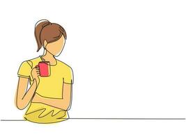 une seule ligne continue dessinant une belle femme se relaxant en buvant et en regardant une tasse de café ou de thé chaud. jolie fille se sentant apprécier le petit déjeuner en vacances. une ligne dessiner illustration vectorielle de conception vecteur