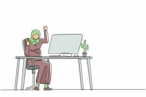 une ligne continue dessinant une femme d'affaires arabe heureuse assise sur le lieu de travail avec une main levée haut et l'autre levée. le travailleur célèbre l'augmentation de salaire de l'entreprise. vecteur de conception de dessin à une seule ligne