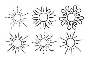 contours de griffonnage du soleil. dessin vectoriel de rayons de soleil. variété de rayons de soleil