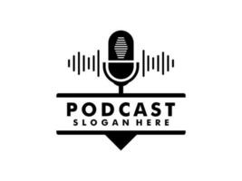 Podcast avec microphone logo inspiration. conception modèle, vecteur illustration.
