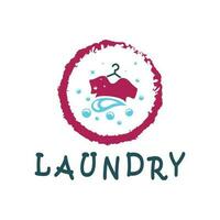 Facile Créatif blanchisserie logo, avec le concept de une vêtements ou vêtements la lessive machine, mousse. l'eau gouttes, logo pour la lessive, vêtements désodorisant, badge, entreprise vecteur