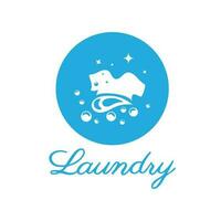 Facile Créatif blanchisserie logo, avec le concept de une vêtements ou vêtements la lessive machine, mousse. l'eau gouttes, logo pour la lessive, vêtements désodorisant, badge, entreprise vecteur