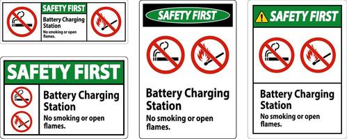 sécurité premier signe batterie mise en charge gare, non fumeur ou ouvert flammes vecteur